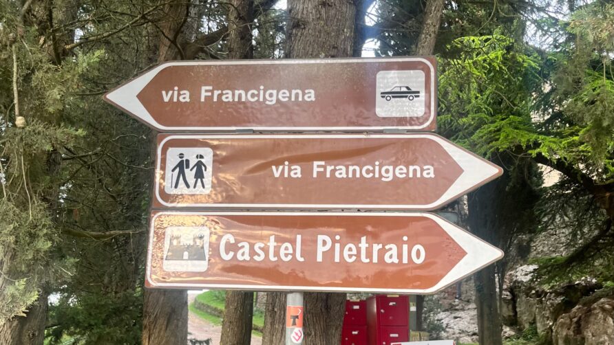 Scopri Dove Dormire Lungo la Via Francigena: Agriturismo Castel Pietraio lungo la tappa 32